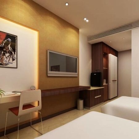 Hotel Vipul Grand Gurgaon Exterior photo