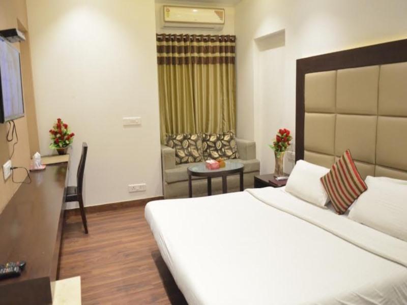 Hotel Vipul Grand Gurgaon Exterior photo