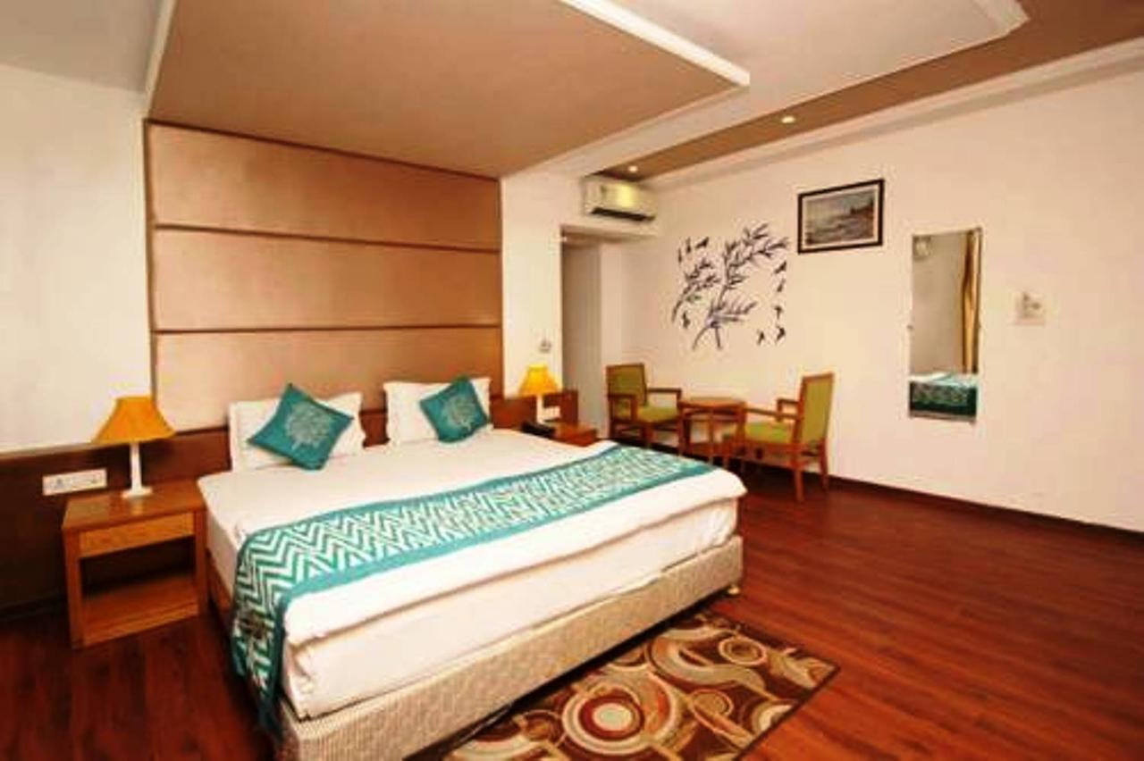 Hotel Vipul Grand Gurgaon Exterior photo
