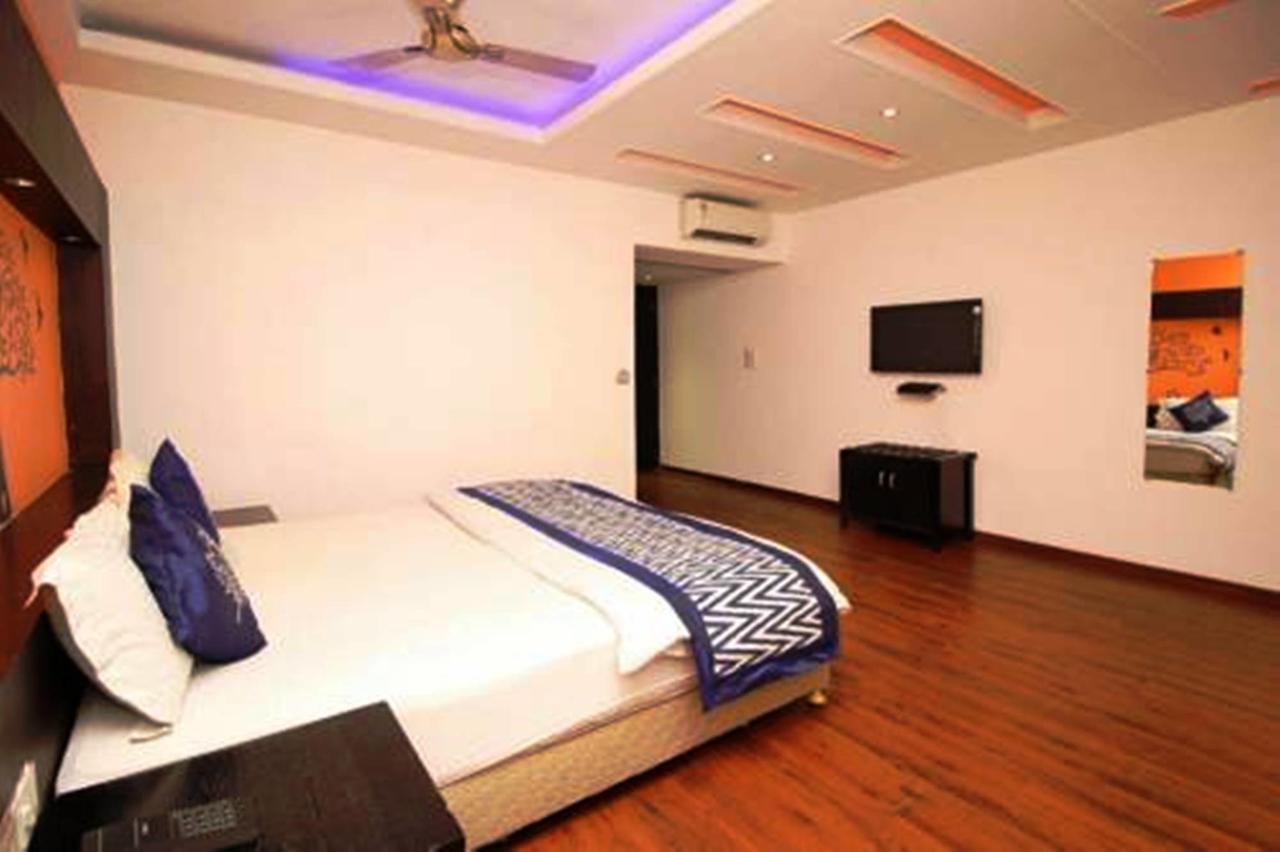 Hotel Vipul Grand Gurgaon Exterior photo