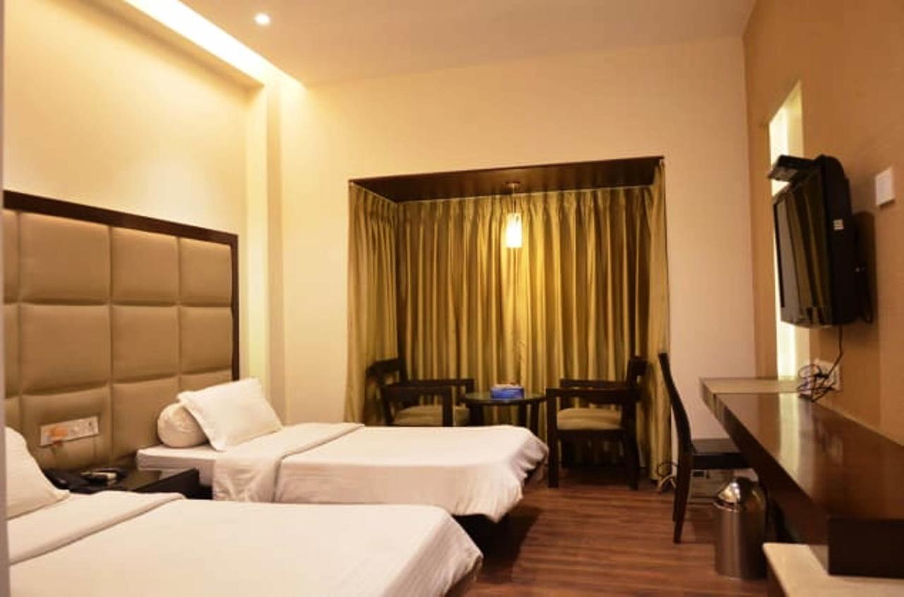 Hotel Vipul Grand Gurgaon Exterior photo