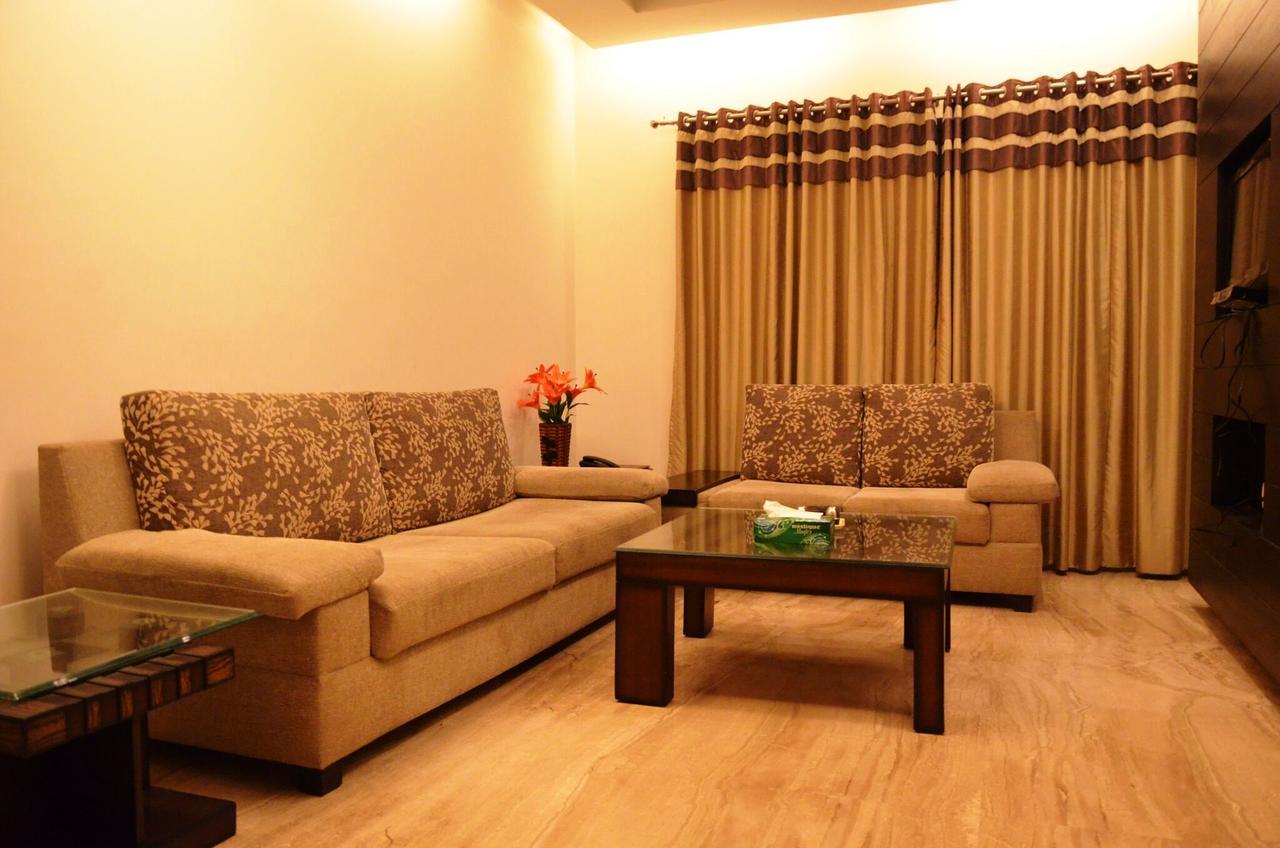 Hotel Vipul Grand Gurgaon Exterior photo